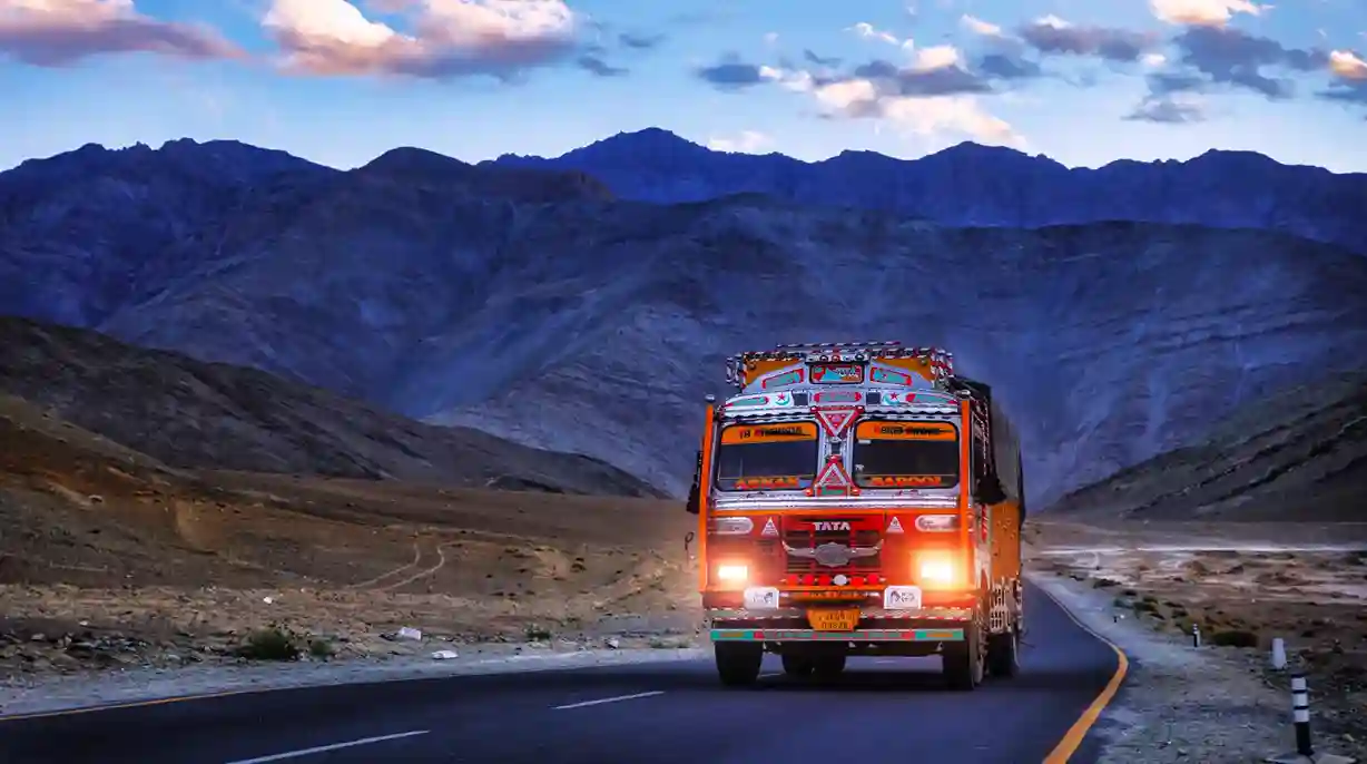 Logistics Solutions & 3PL India — Custom Supply Chain Management Services
